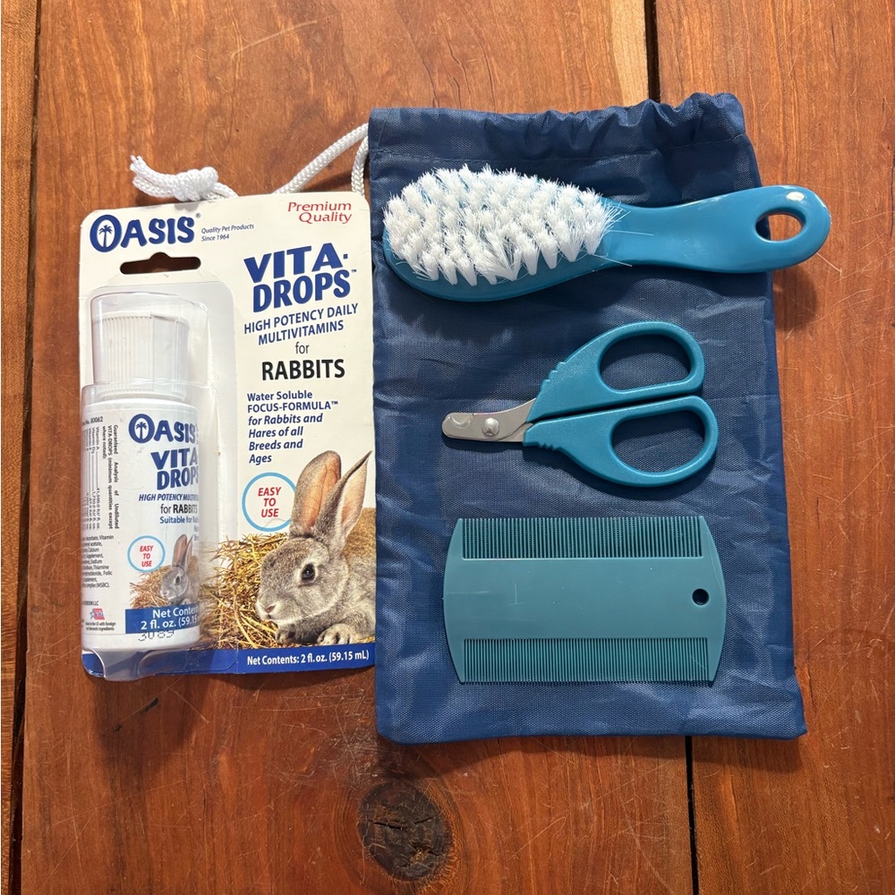 Oasis Rabbit Grooming Kit with Teal and White Accessories